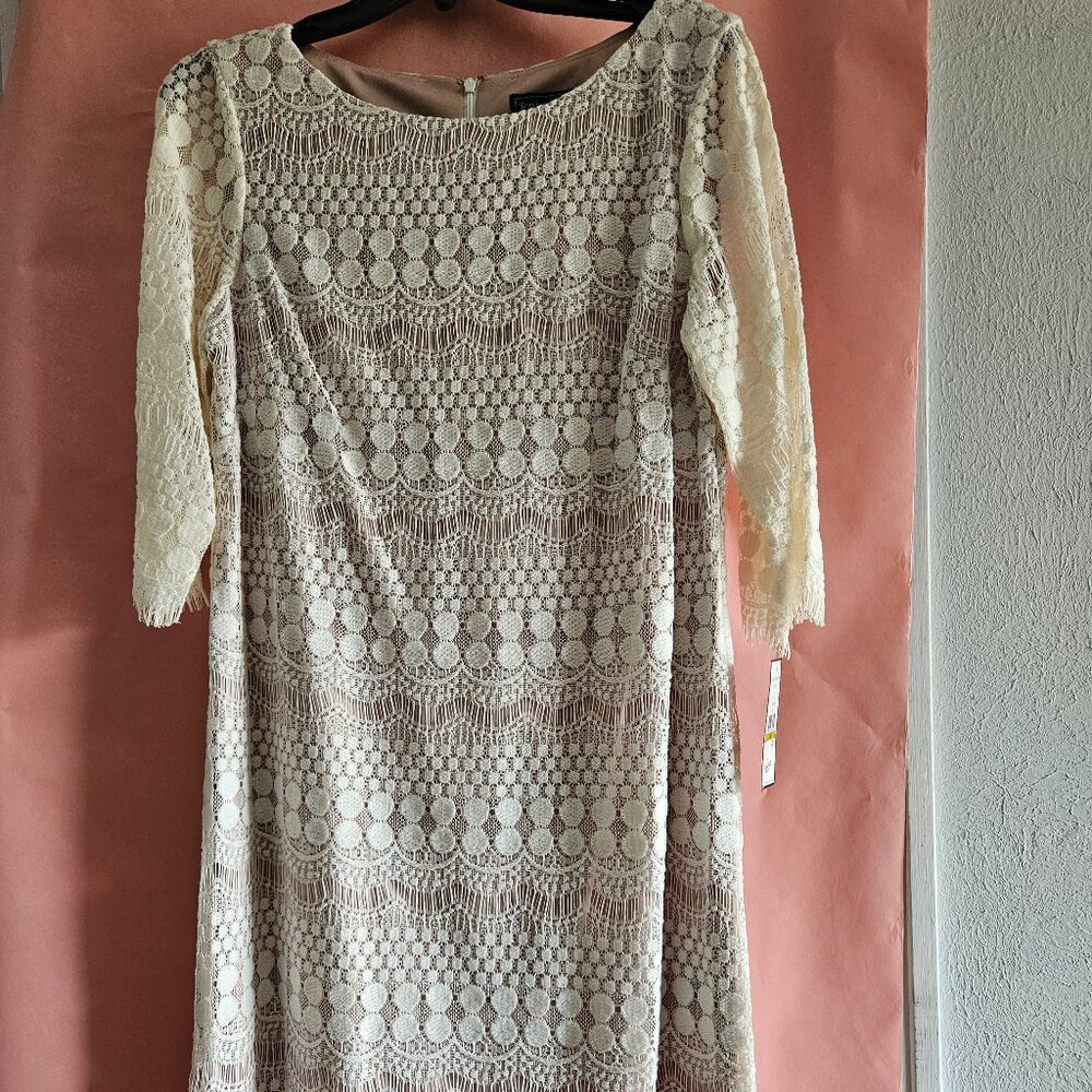 Jessica Howard , Ivory over tan liner, Crouched Pattern  size  14P.